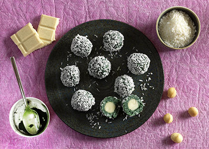 Truffes coco, macadamia, spiruline Truffes coco, macadamia, spiruline